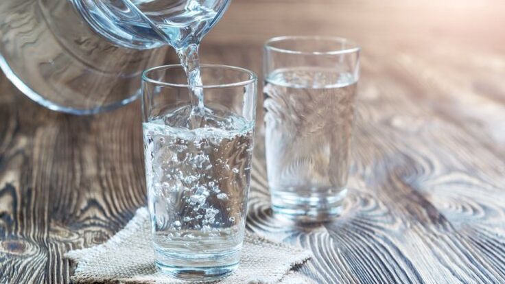 glāze ūdens dzeršanas diētai